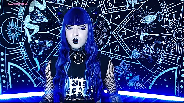 Pokazy przed kamerką – naomi_satan