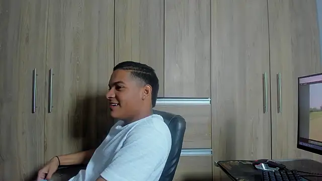 دردشة isaac_master77 الجنسية المباشرة