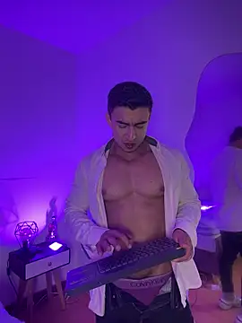 Chris_Clarck Adlı Modelin Canlı XXX Sohbeti