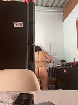 Jessyivonne: онлайн-секс-чат