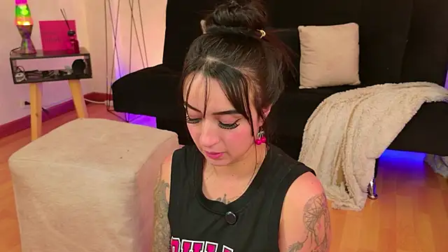 EmmyEvans1's Live XXX Chat