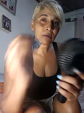 Goodgirlsue_77's Live XXX Chat