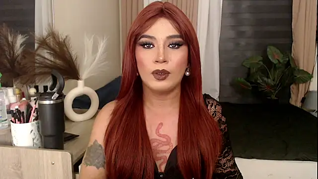 mslilly_croft Show Webcam