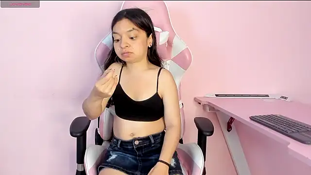 XXX chat uživo modela CharlotteMuller