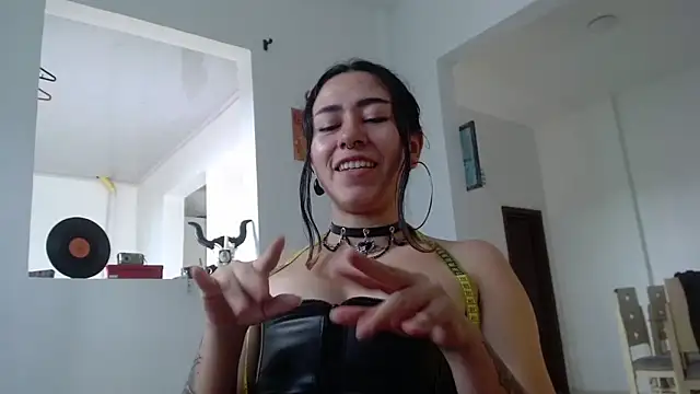 Онлайн чат XXX Maam_Ine