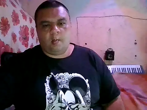 MCDg2025's Live XXX Chat