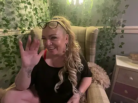 BonnyDesire Chat XXX live