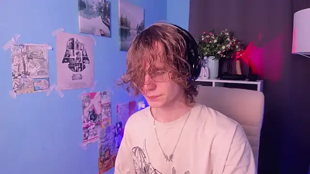 Show modela LeoBensyten na web-kameri