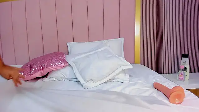 Kendall_curvesのライブXXXチャット