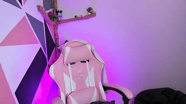 little_emma0's Live XXX Chat