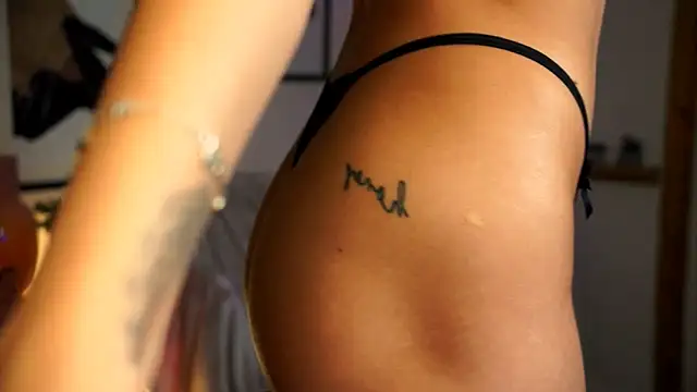 midnightbby_'s Live XXX Chat