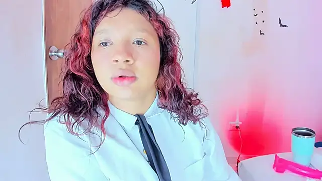 Chatroom XXX en direct de Emily_Coper18