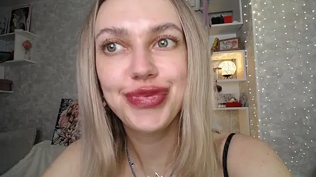 NickyAdamidi 即時 XXX 聊天