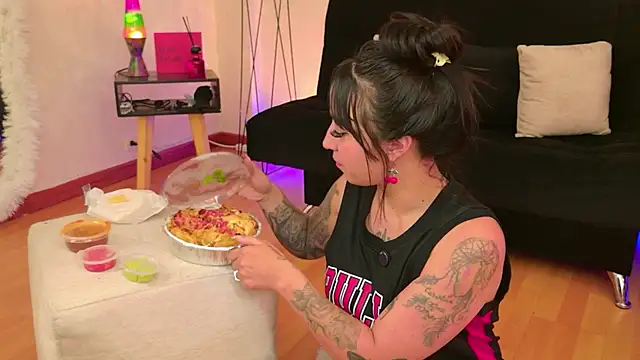 EmmyEvans1 Adlı Modelin Canlı XXX Sohbeti