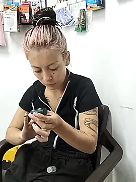 Chat +18 de Tefannyy_ ao vivo