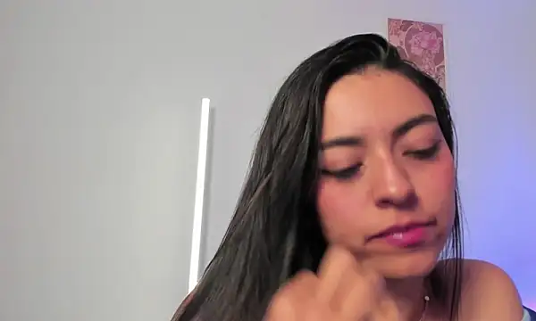 canelleGarces' Live XXX Chat