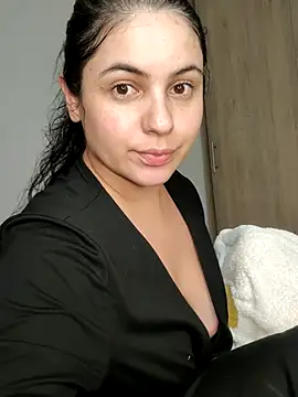 Chat +18 de Lia_Hurley ao vivo