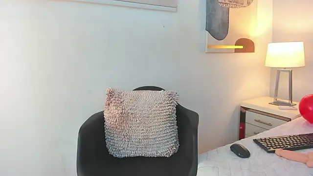 Chat +18 de LiaRouse_1 ao vivo