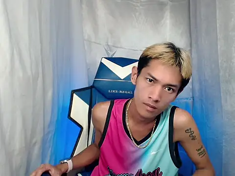 riks_tyler 即時 XXX 聊天