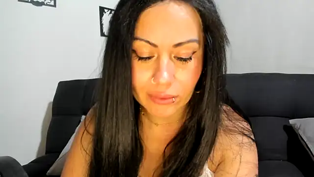 Tania_mature élő XXX-chatje