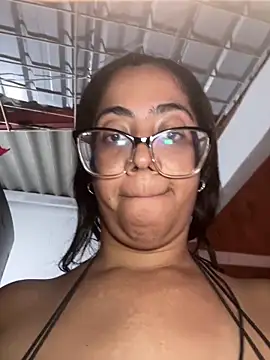 Jessyivonne Adlı Modelin Canlı XXX Sohbeti