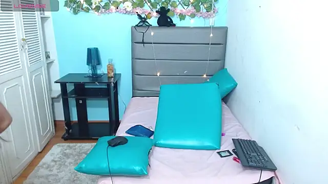 chloejonesrs707 Adlı Modelin Canlı XXX Sohbeti