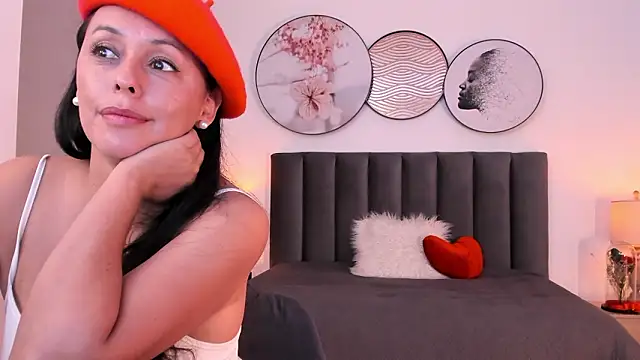 Chat XXX en directo de SaharaGarcia__