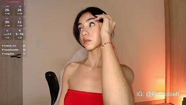 PettyCloehのライブXXXチャット