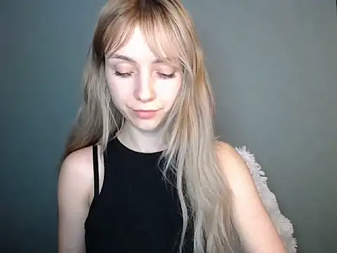 LuciaYoung Live XXX-chat