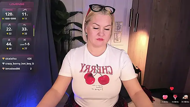 YolandaKiss webcam show