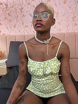 amber-hill Adlı Modelin Canlı XXX Sohbeti