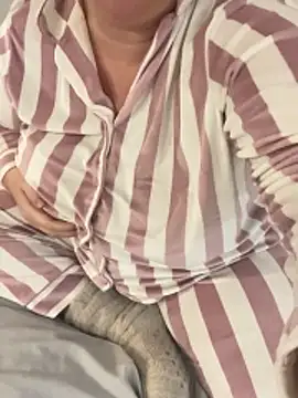 sweeti_Em 现场XXX聊天