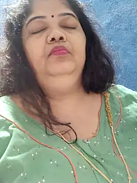 tamilthanushri Chat XXX in diretta