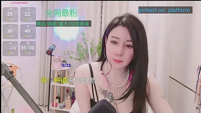 XXX chat uživo modela Luck_Lili_