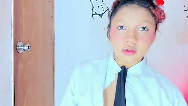 Emily_Coper18: онлайн-секс-чат