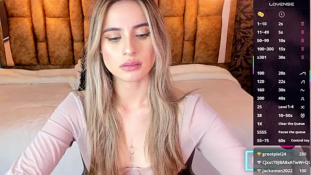 KiaraCarterのライブXXXチャット