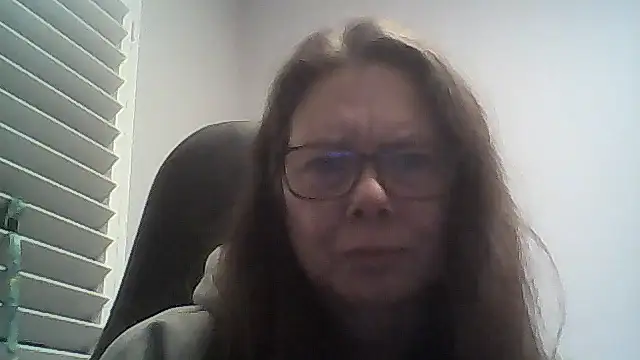 Janie-Busty-Milf Chat XXX live