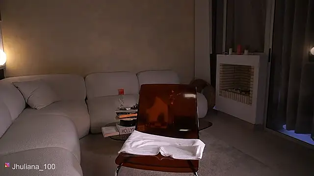 paulacora100 即時 XXX 聊天