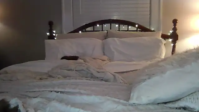 tattedsweets01 Show in webcam