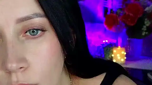 MonicaSweetx élő XXX-chatje