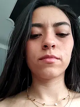 canelleGarces Adlı Modelin Canlı XXX Sohbeti