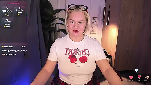 YolandaKiss élő XXX-chatje