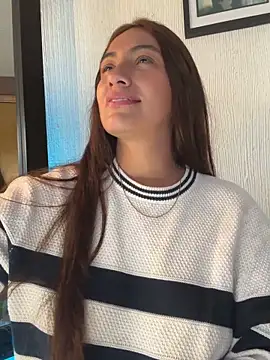 emmily_d Adlı Modelin Canlı XXX Sohbeti