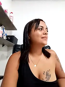 Naugthy-Mey Chat XXX in diretta