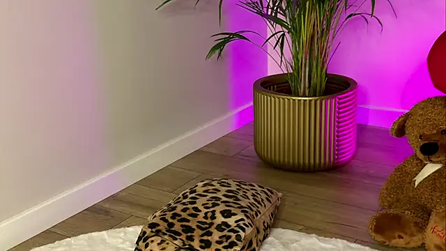 دردشة Tinydoll_XO الجنسية المباشرة