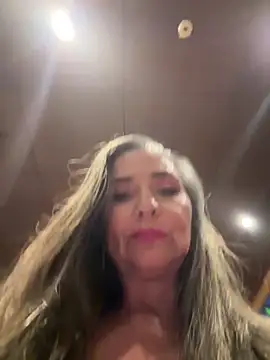 AlimelaのライブXXXチャット