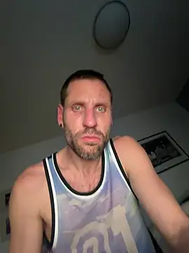 FckbbOy Show in webcam