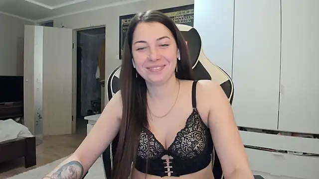 EmiLovsi Chat XXX in diretta