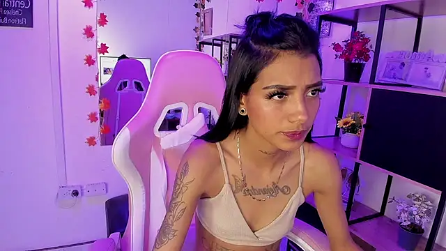 KarlaSlutSkinny__ Chat XXX live