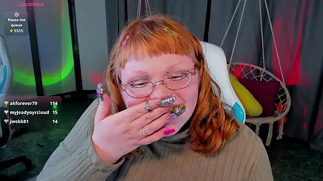 LottieReed Adlı Modelin Canlı XXX Sohbeti